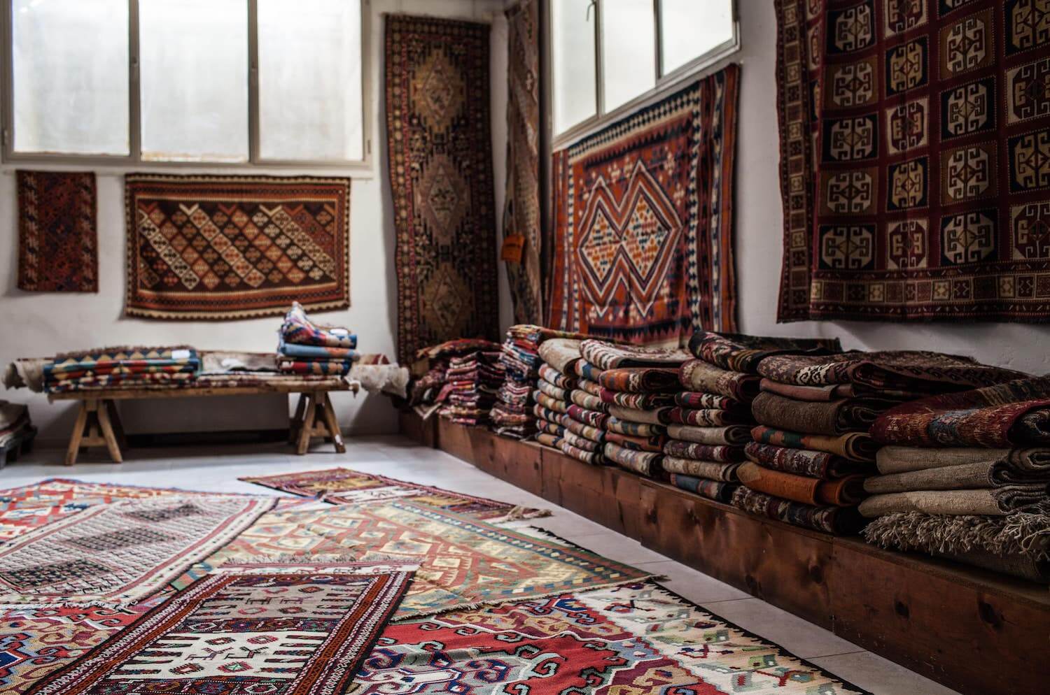Showroom Kubilai: tappeti orientali alle pareti